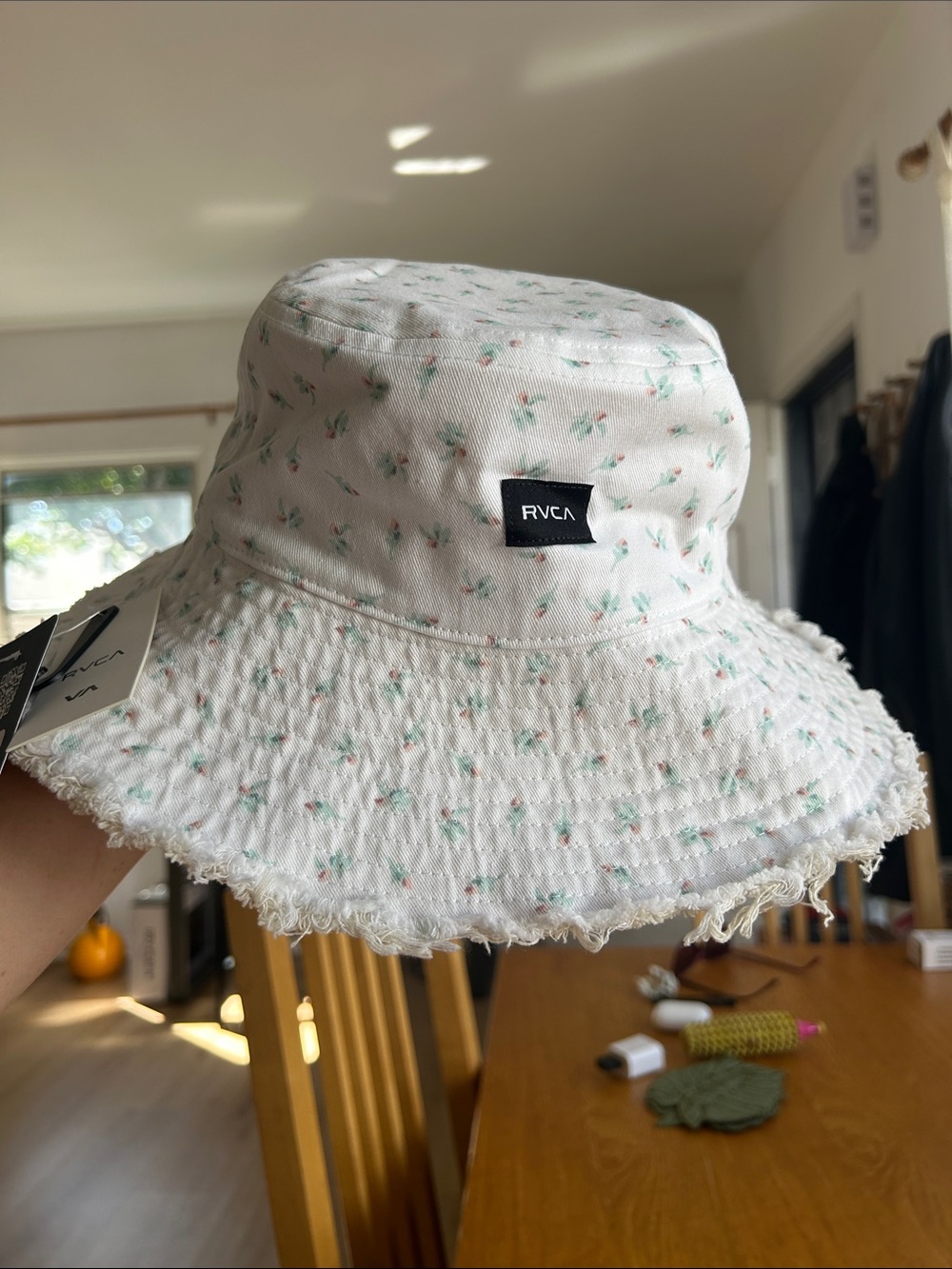 NWT. RVCA Maggie Frayed Bucket Hat. Size S/M